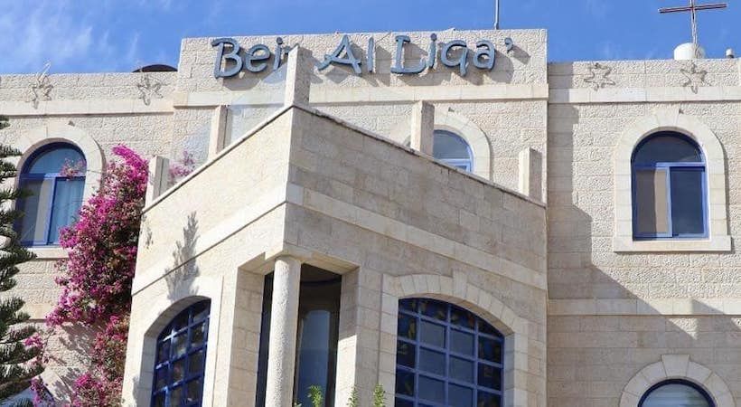 فلسطين: اعتقال القس جوني شهوان مدير بيت اللقاء ببيت جالا لأنه لم يعلم!