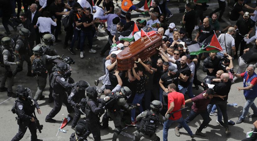 اسرائيل: الكنائس تعتبر عنف الشرطة في جنازة شيرين ابو عاقلة انتهاك للحرية الدينية