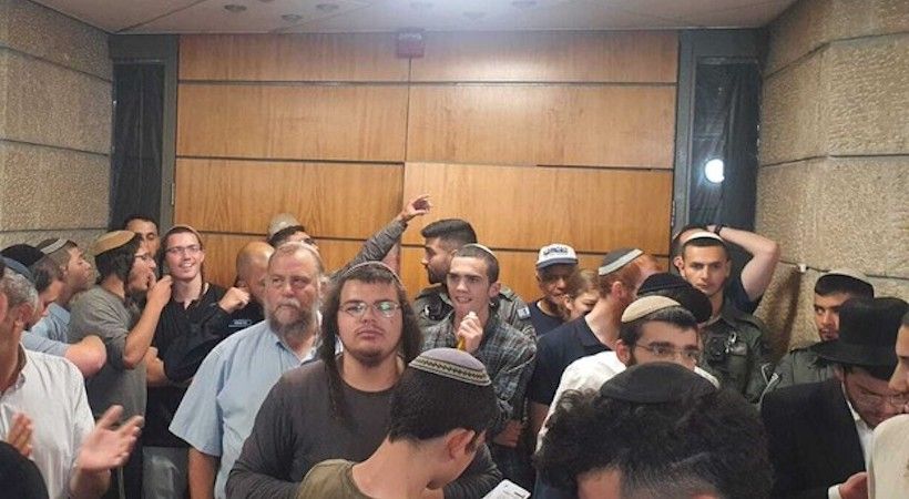 تصادم متطرفين من اليمين الاسرائيلي مع رجال الشرطة عند مدخل المؤتمر المسيحي