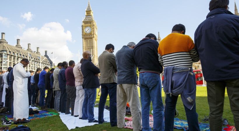 صحيفة التايمز: بريطانيا لم تعد دولة مسيحية "صعود للإسلام وتأييد للمثليين" 