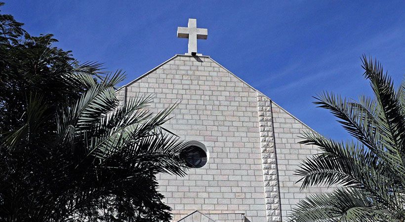 الكنيسة الكاثوليكية تتهم إسرائيل بقتل امرأة وابنتها داخل الكنيسة في غزة